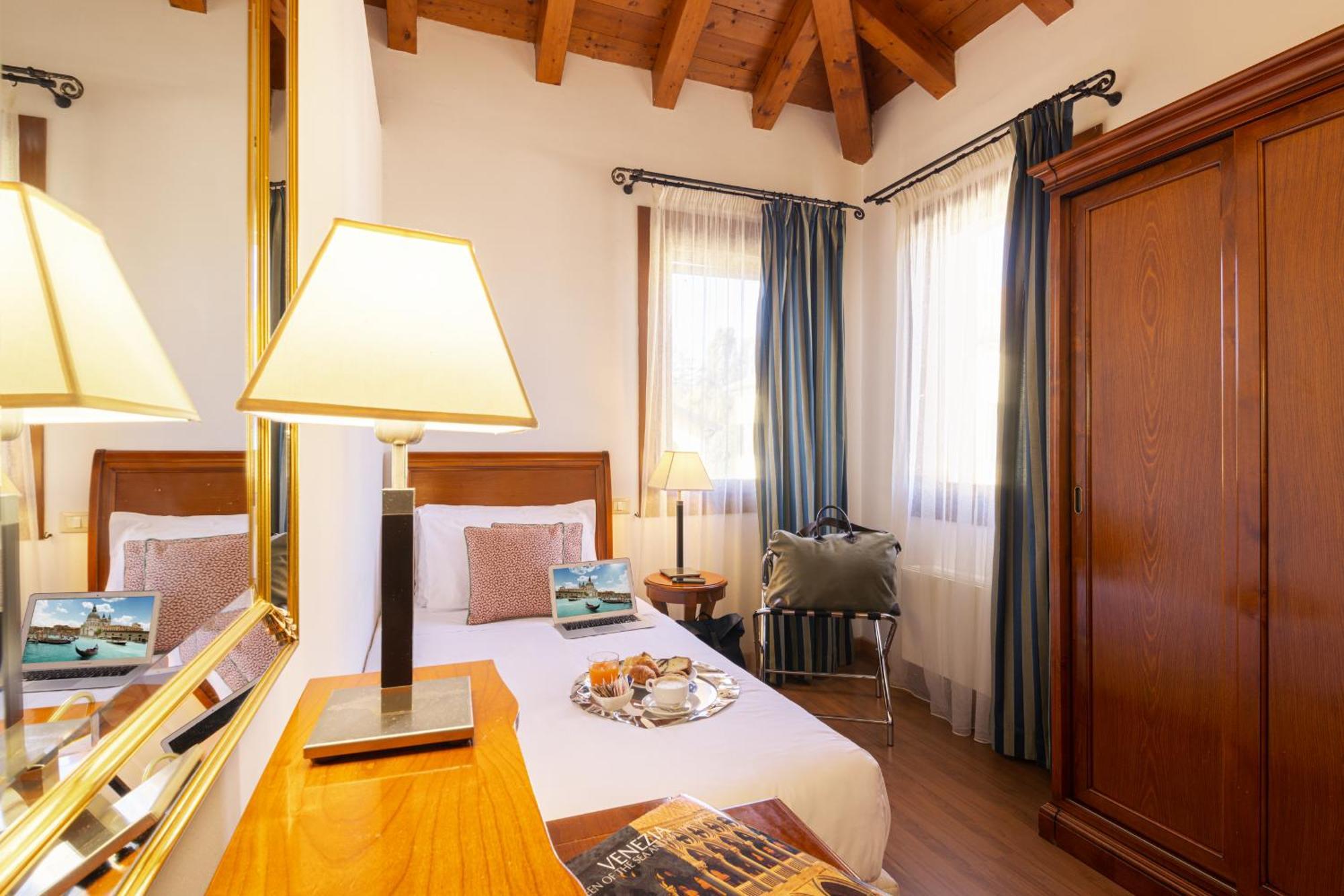 Hotel Venice Resort Airport Tessera Exterior photo