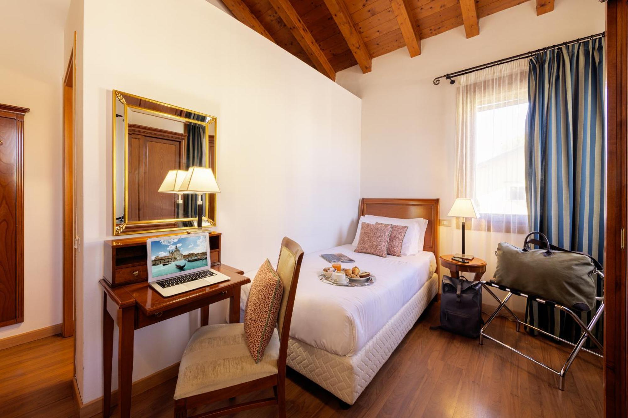 Hotel Venice Resort Airport Tessera Exterior photo